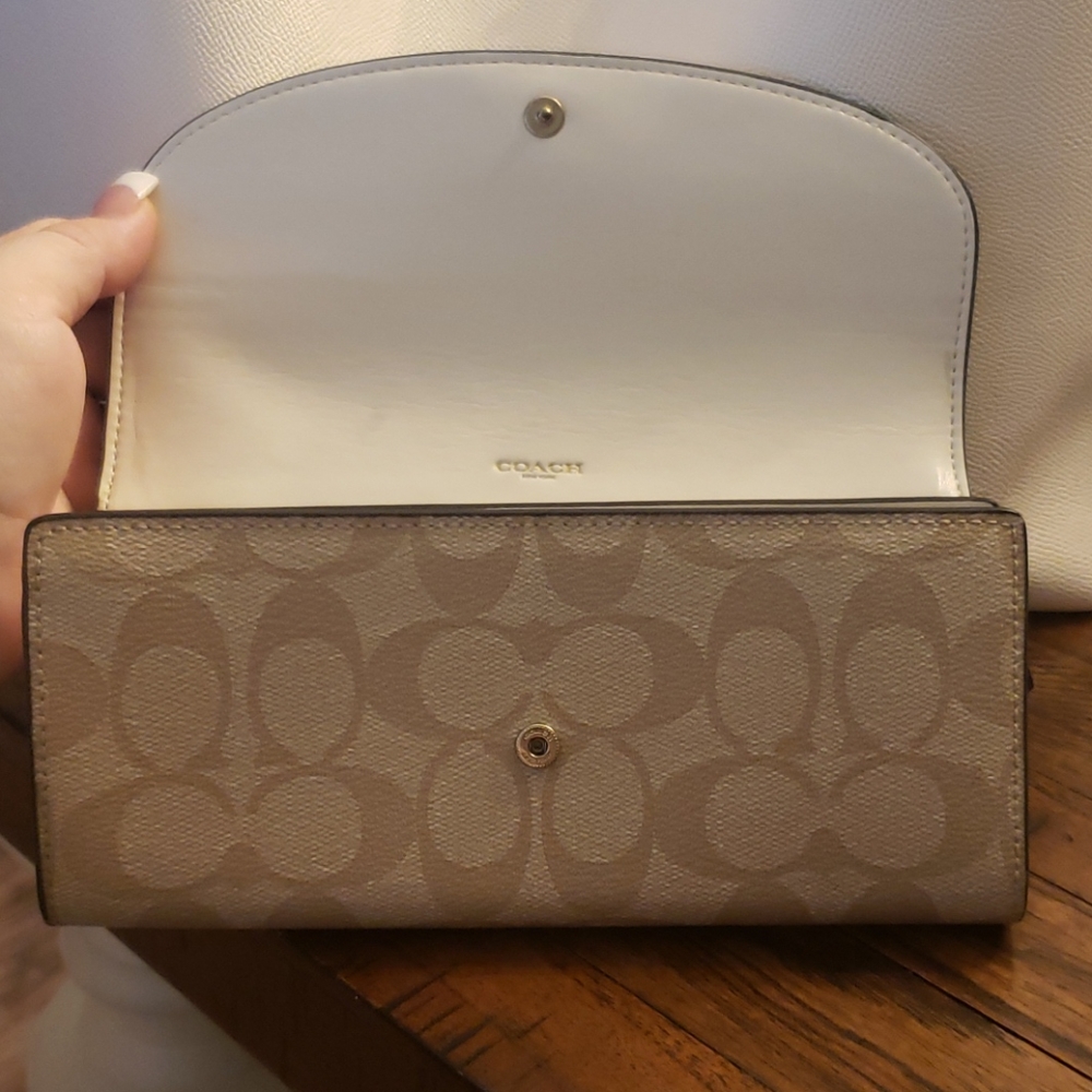 Brand new coach wallet - Picture 2 of 7